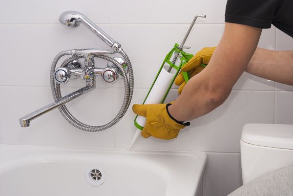 Bathtub Caulking in Modesto