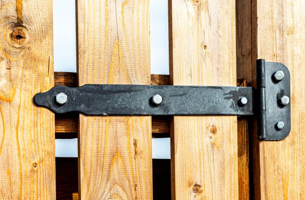 Gate Hinge Repair in Modesto